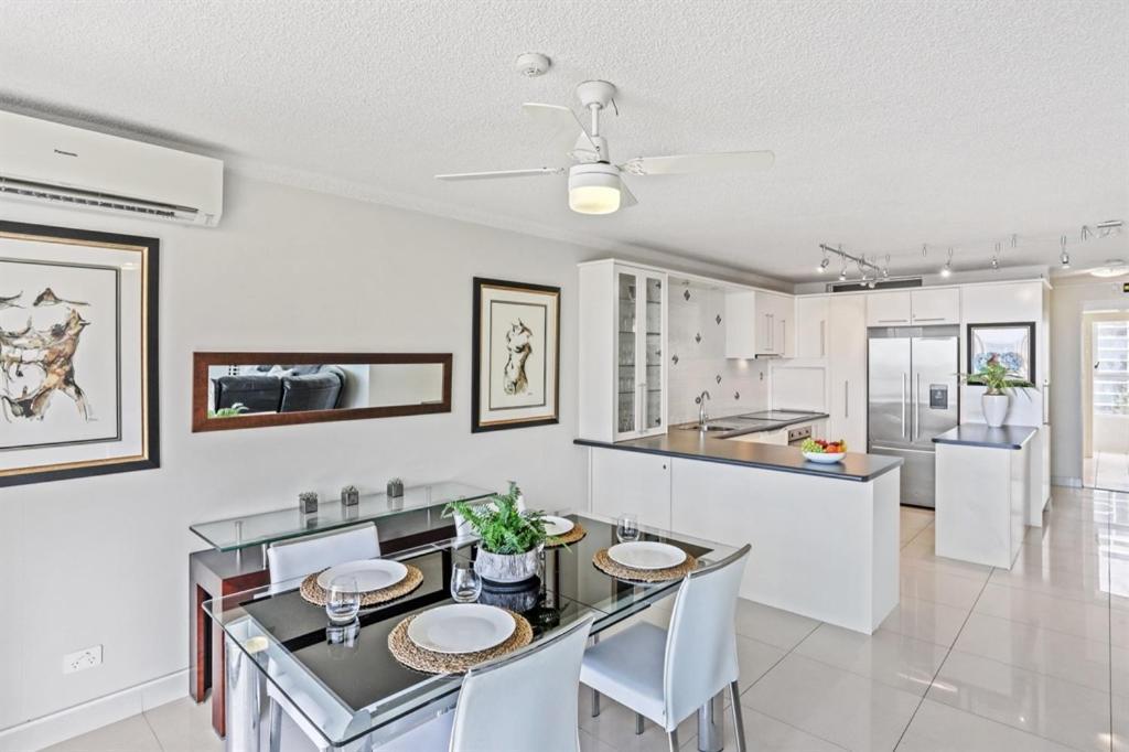 One The Esplanade Apartments On Surfers Paradise 골드코스트 외부 사진