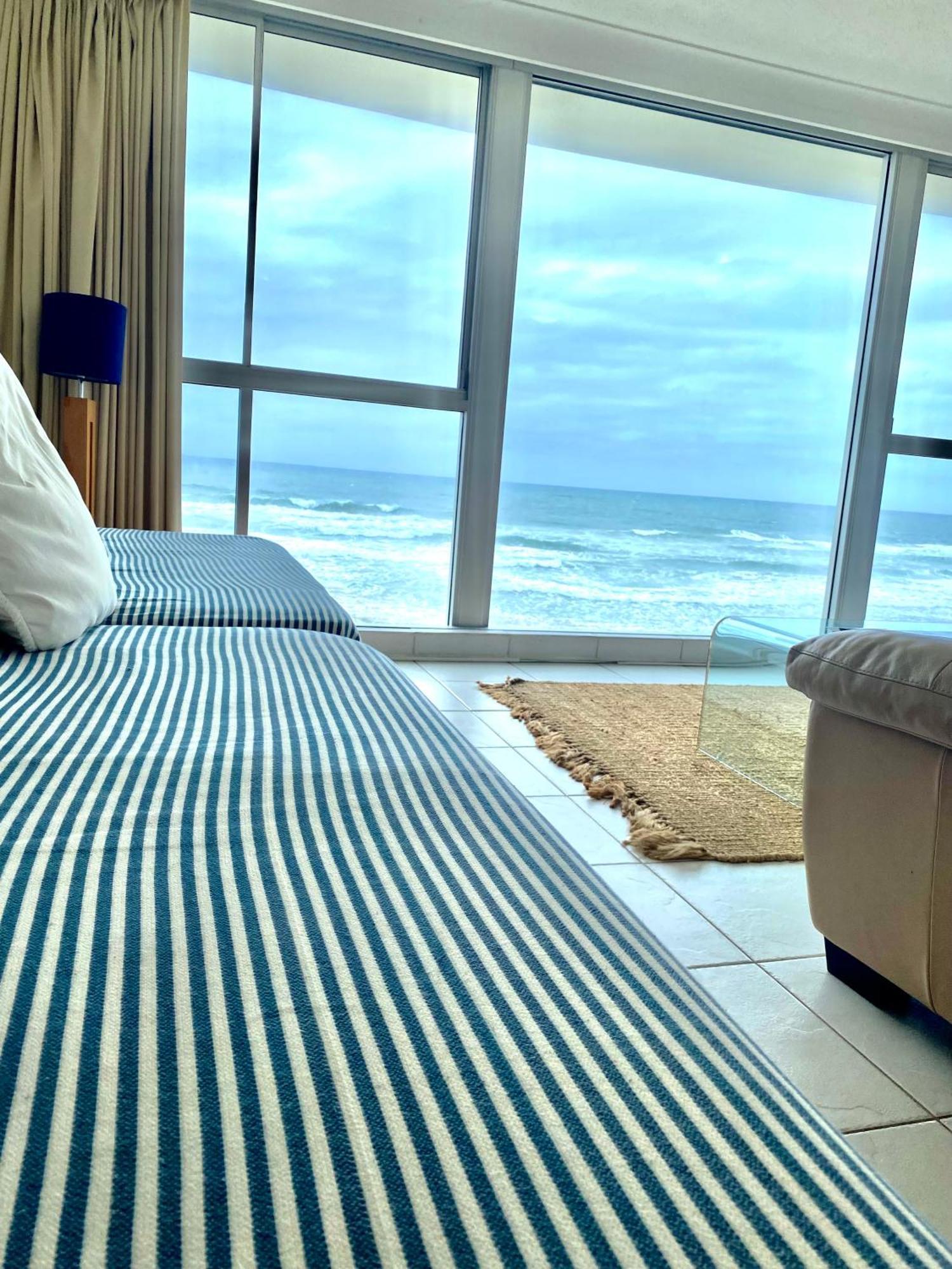 One The Esplanade Apartments On Surfers Paradise 골드코스트 외부 사진